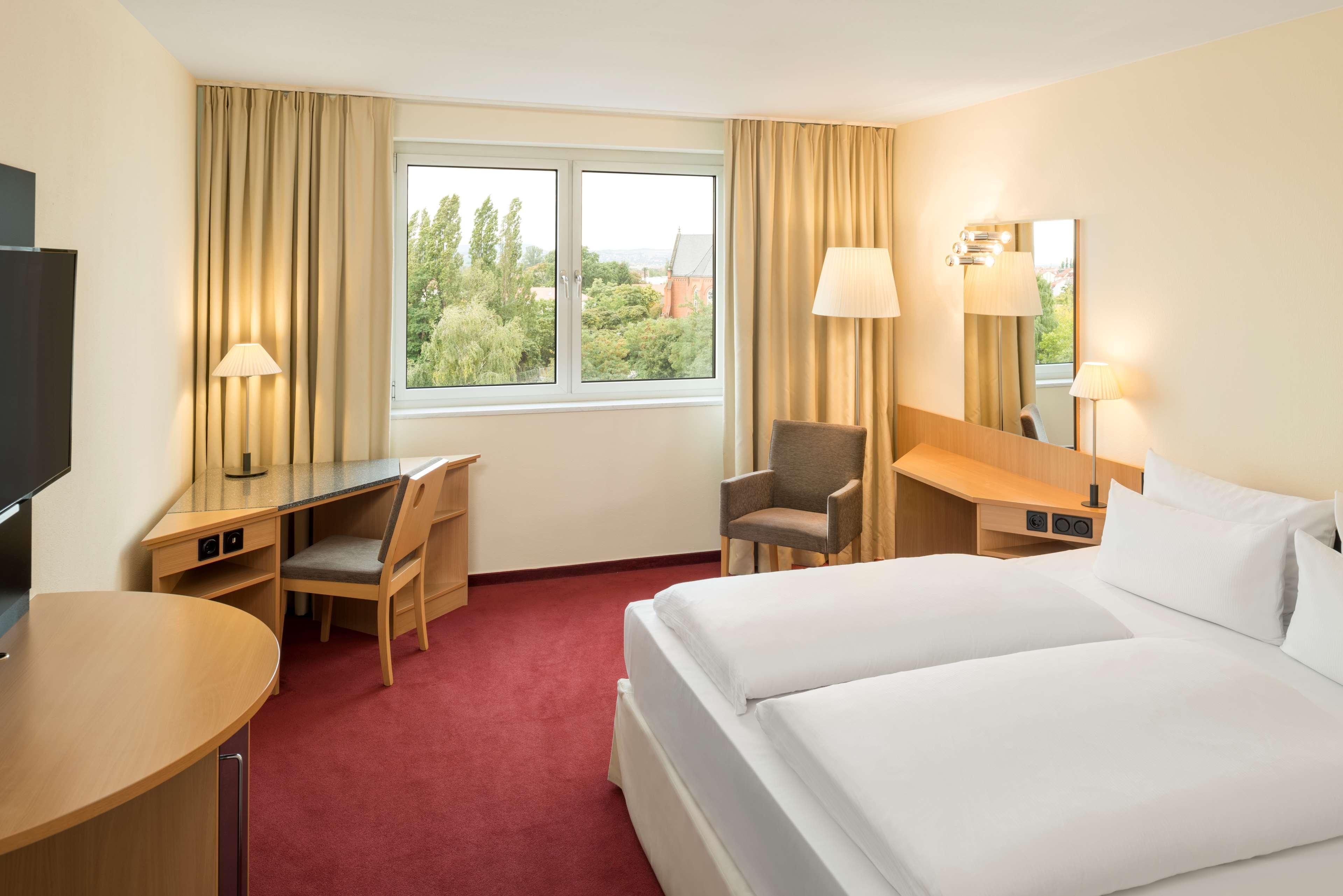 เอ็นเอช เดรสเดน นอยสตัดท์ Hotel ภายนอก รูปภาพ